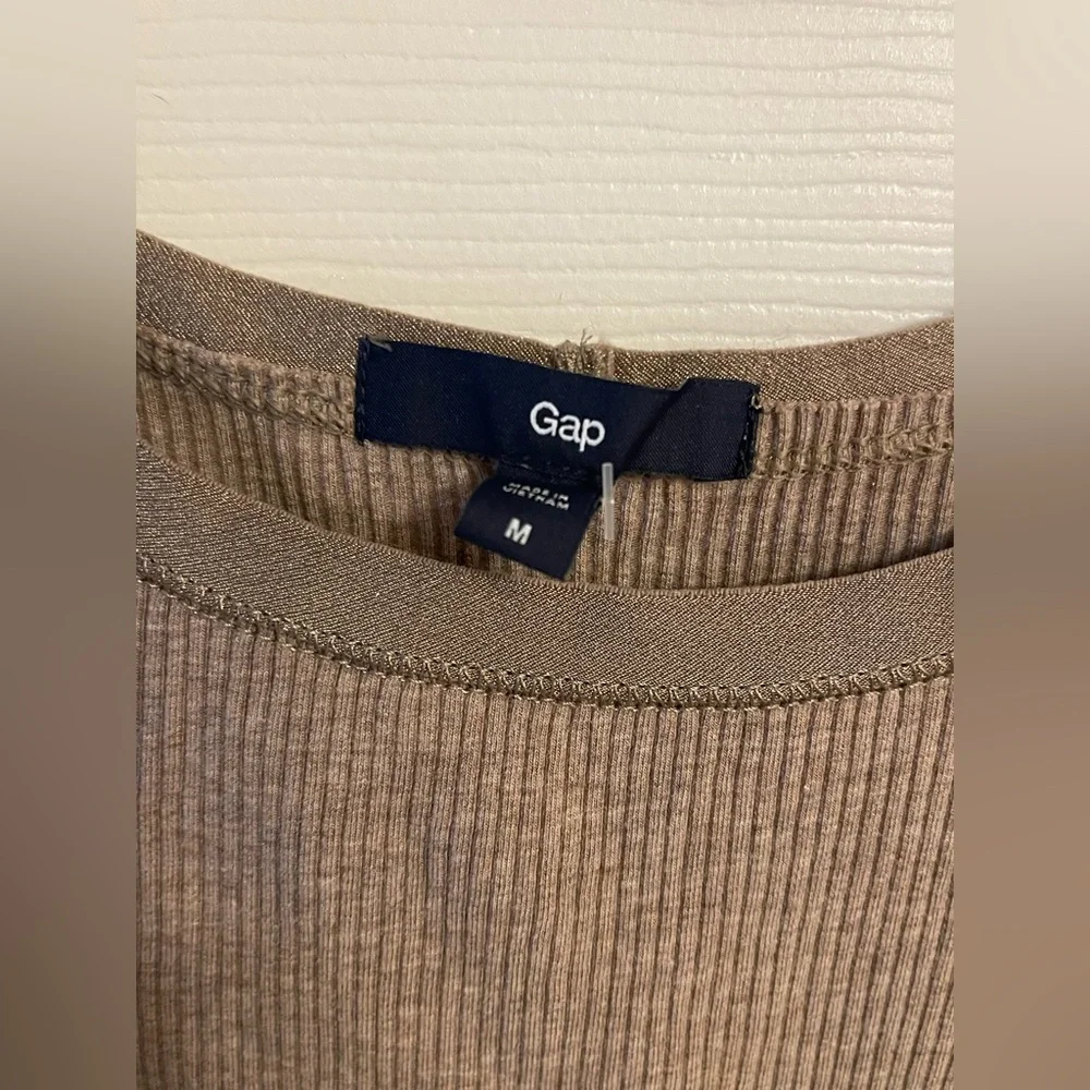 GAP Taupe Ribbed Knit Top - Picture 3 of 6